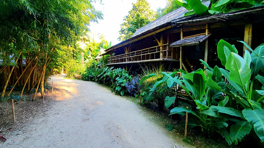 VILLAGE LAOTIEN